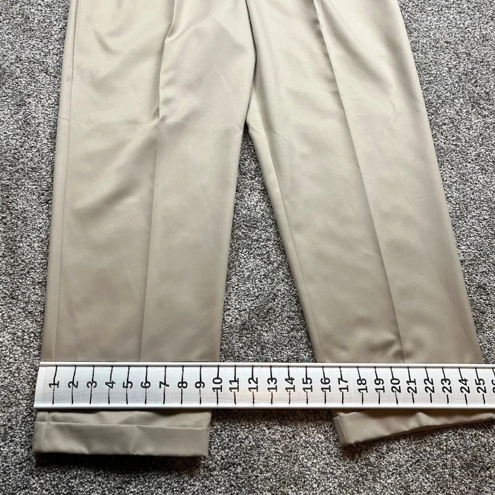 IZOD pnats mens 38X30 Golf performance  Classix Khaki  Microfiber Pleated